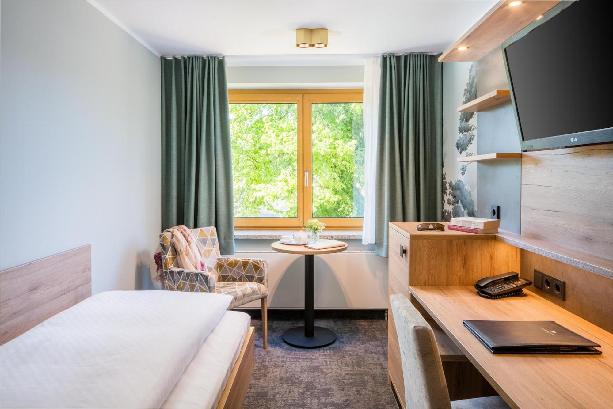 Romantik Hotel Waldschloesschen Schleswig Exterior photo